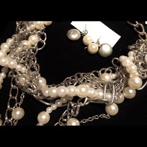 Necklace and drop earrings